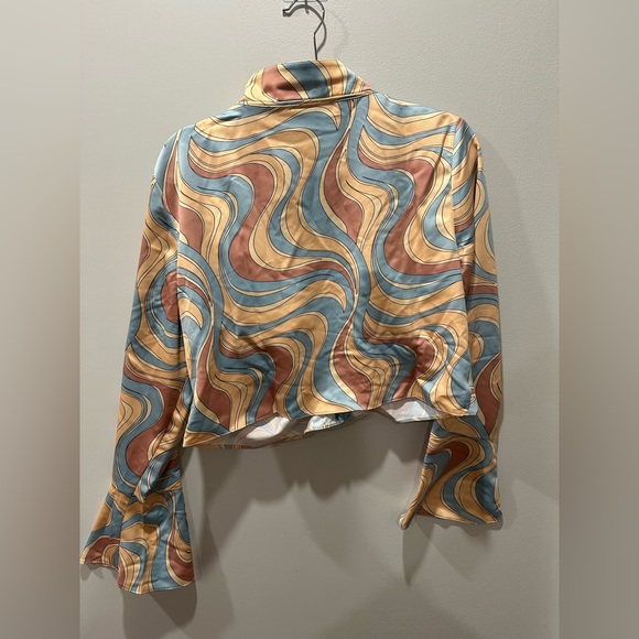 ASOS DESIGN satin ruched front top with hook and eye detail in swirl print - Picture 10 of 12